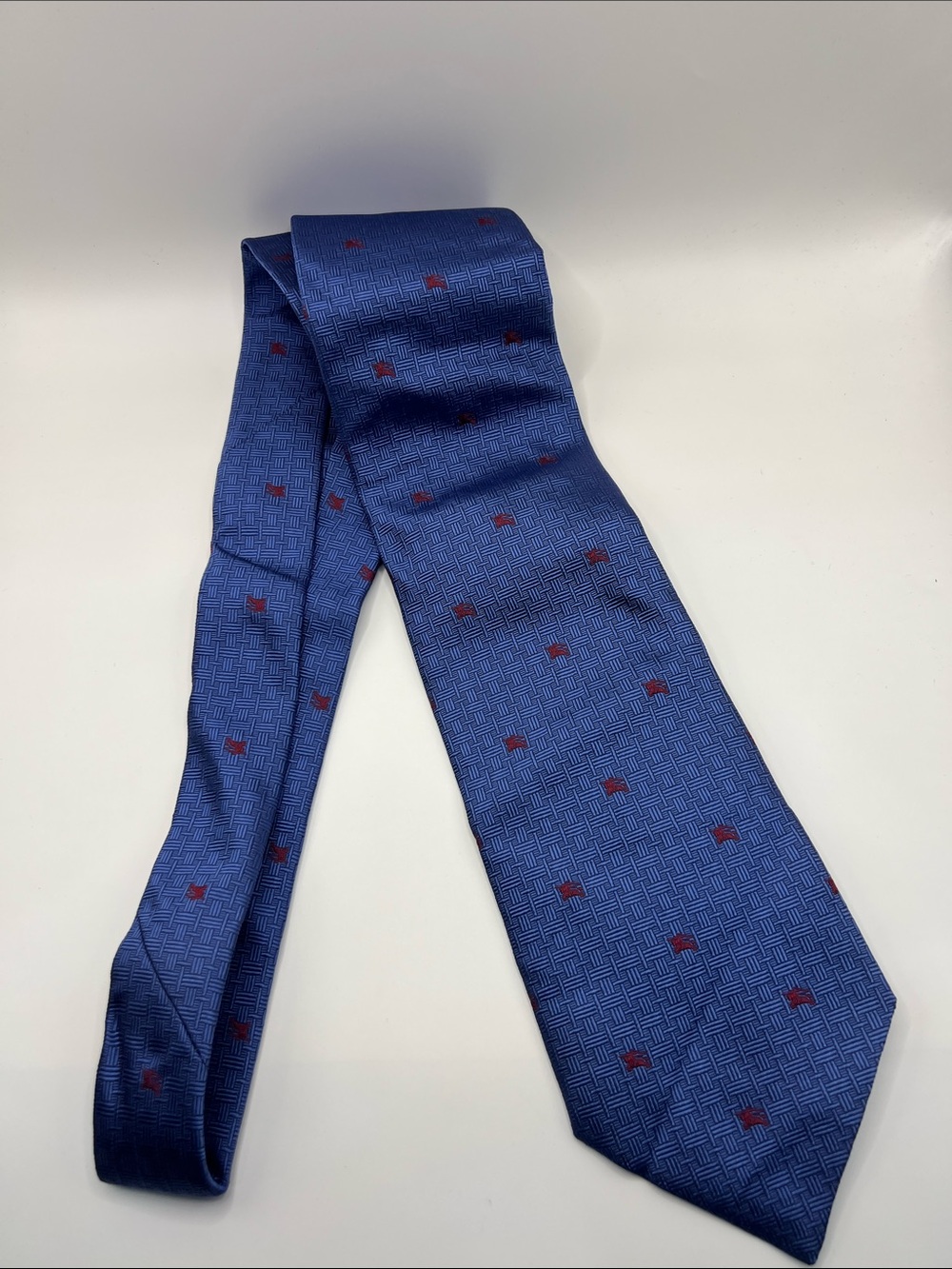 503. Men's Burberry Blue Patterned Tie with Red Accents